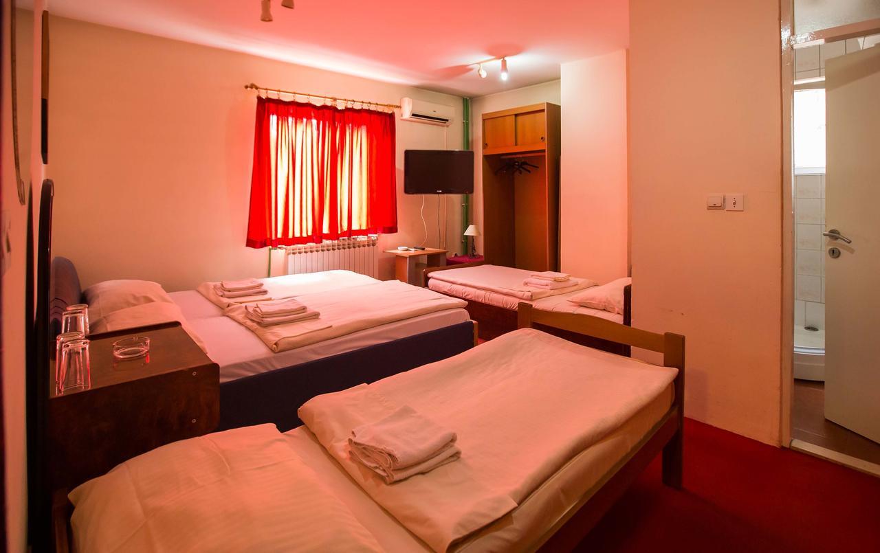 Jet Star Motel Zivinice Extérieur photo