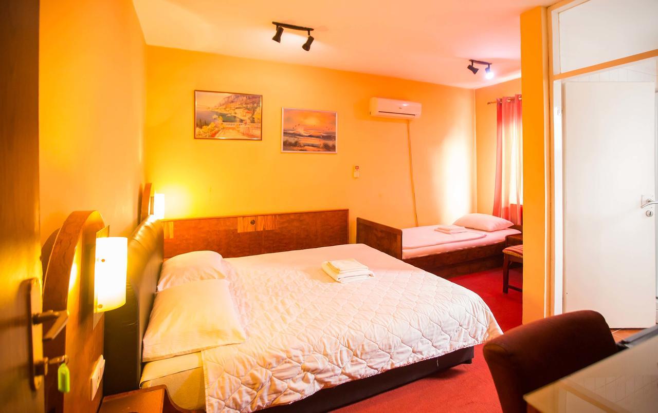 Jet Star Motel Zivinice Extérieur photo