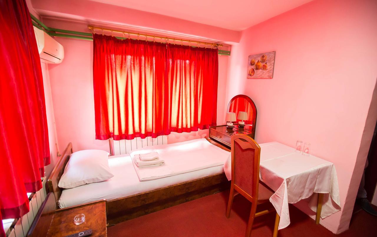 Jet Star Motel Zivinice Extérieur photo